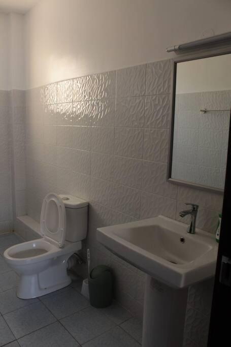 Lovely Emerald 3-bedroom Apartment