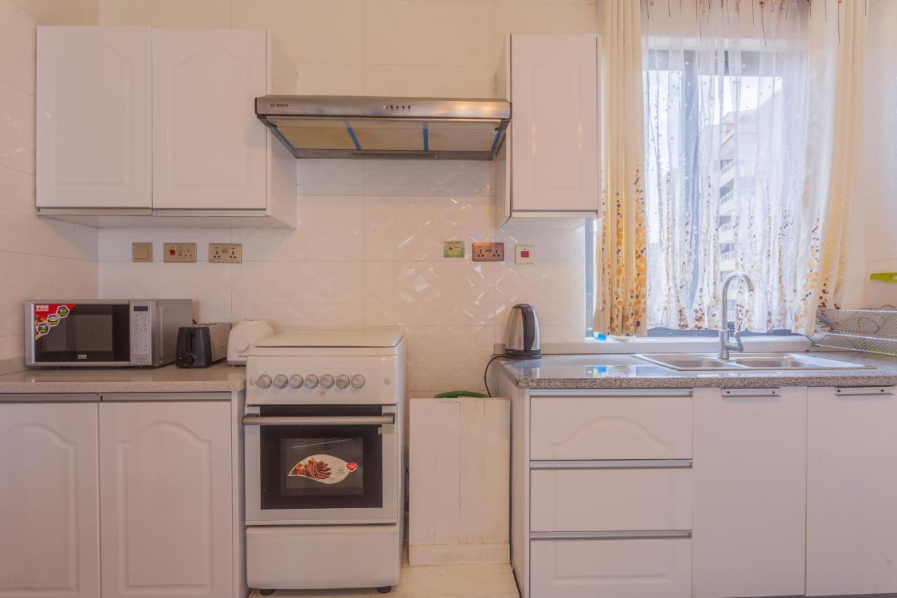 Modern 2 Bedroom Apartment *