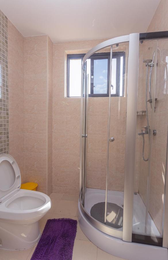 Modern 2 Bedroom Apartment *