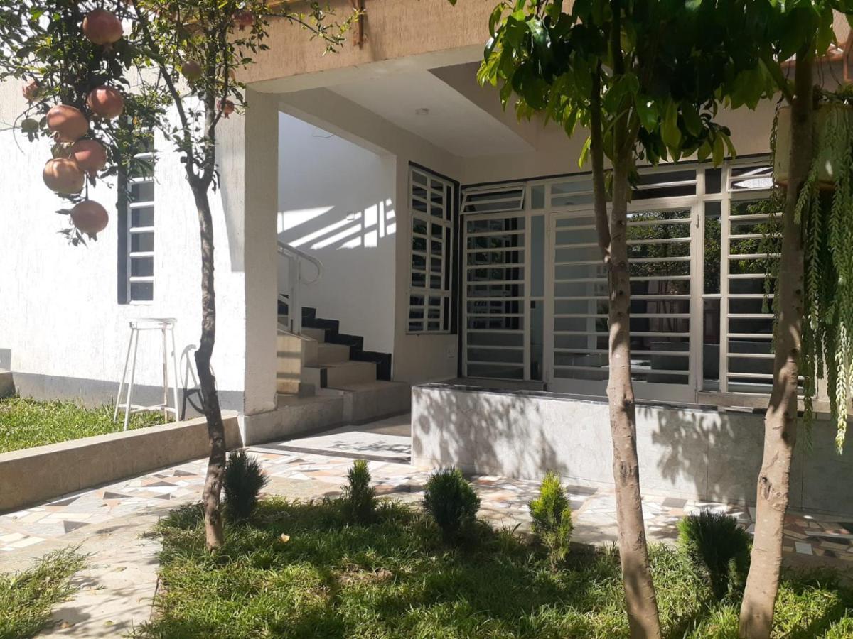 Lux Utawala Family House *