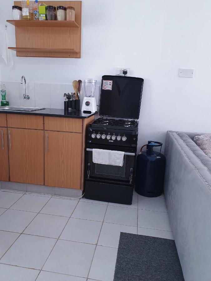 Delightful Studio,racecourse Gardens With Pool