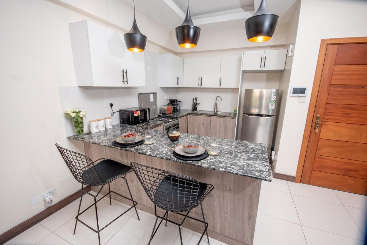 Modern Luxury One Bedroom Furnished In Kilimani, Nairobi, Kenya *