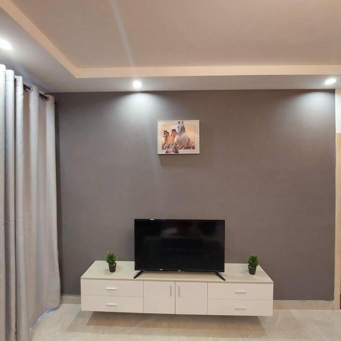 Urban Oasis - Modern Luxe 2 Bedroom Apt With Pool, Gym * Nairobi