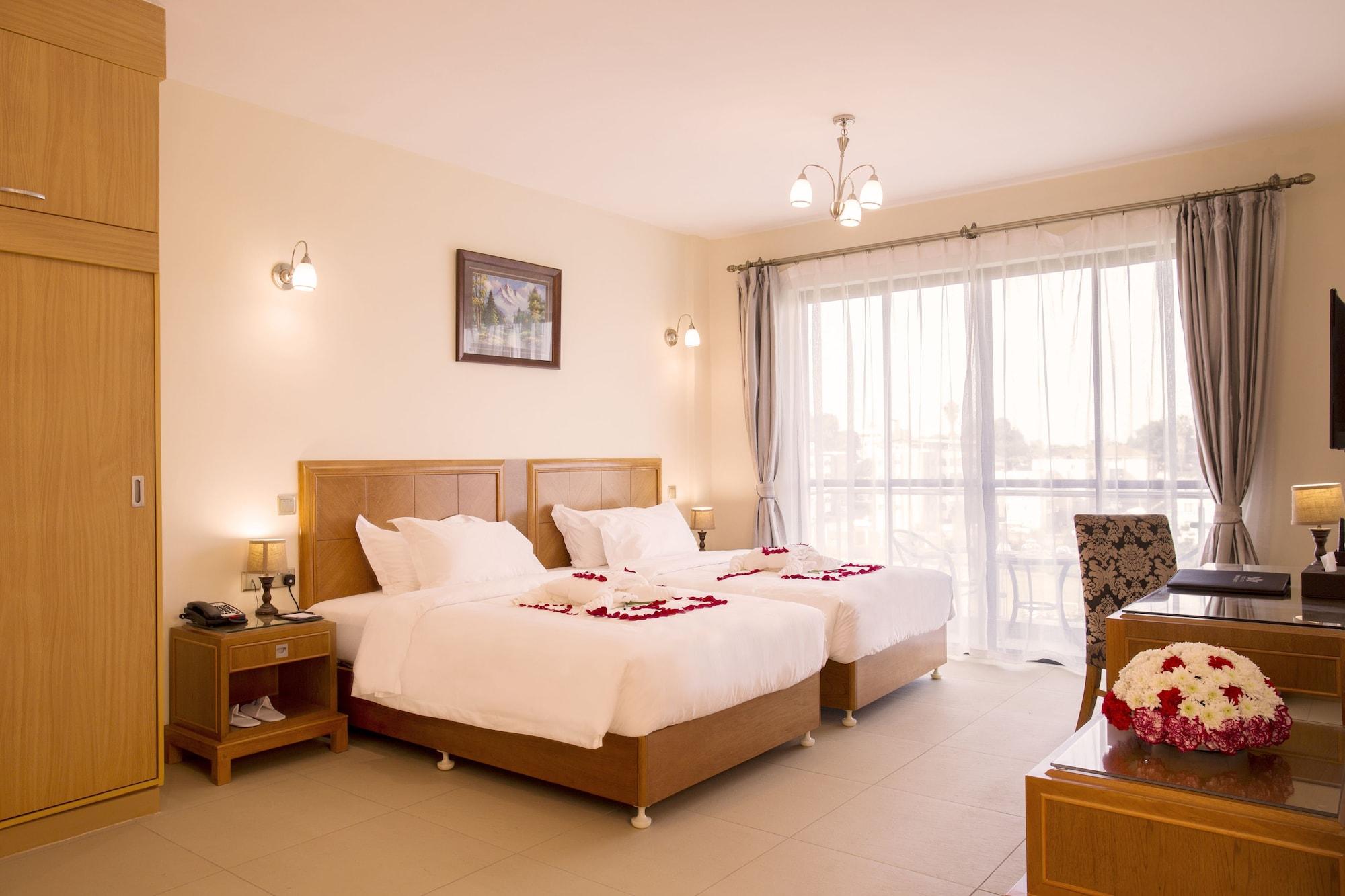 Hotel Lotos & Suites, 4*