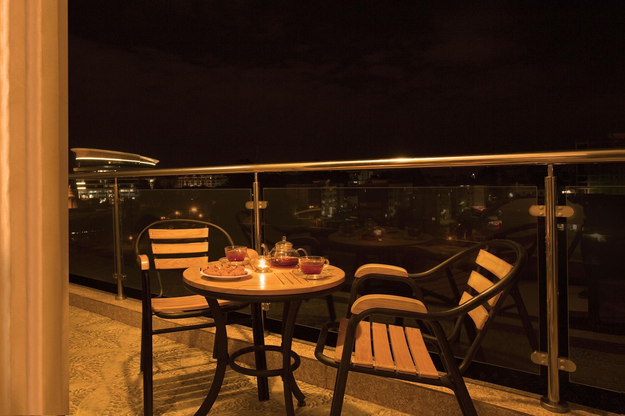 Hotel Lotos & Suites,