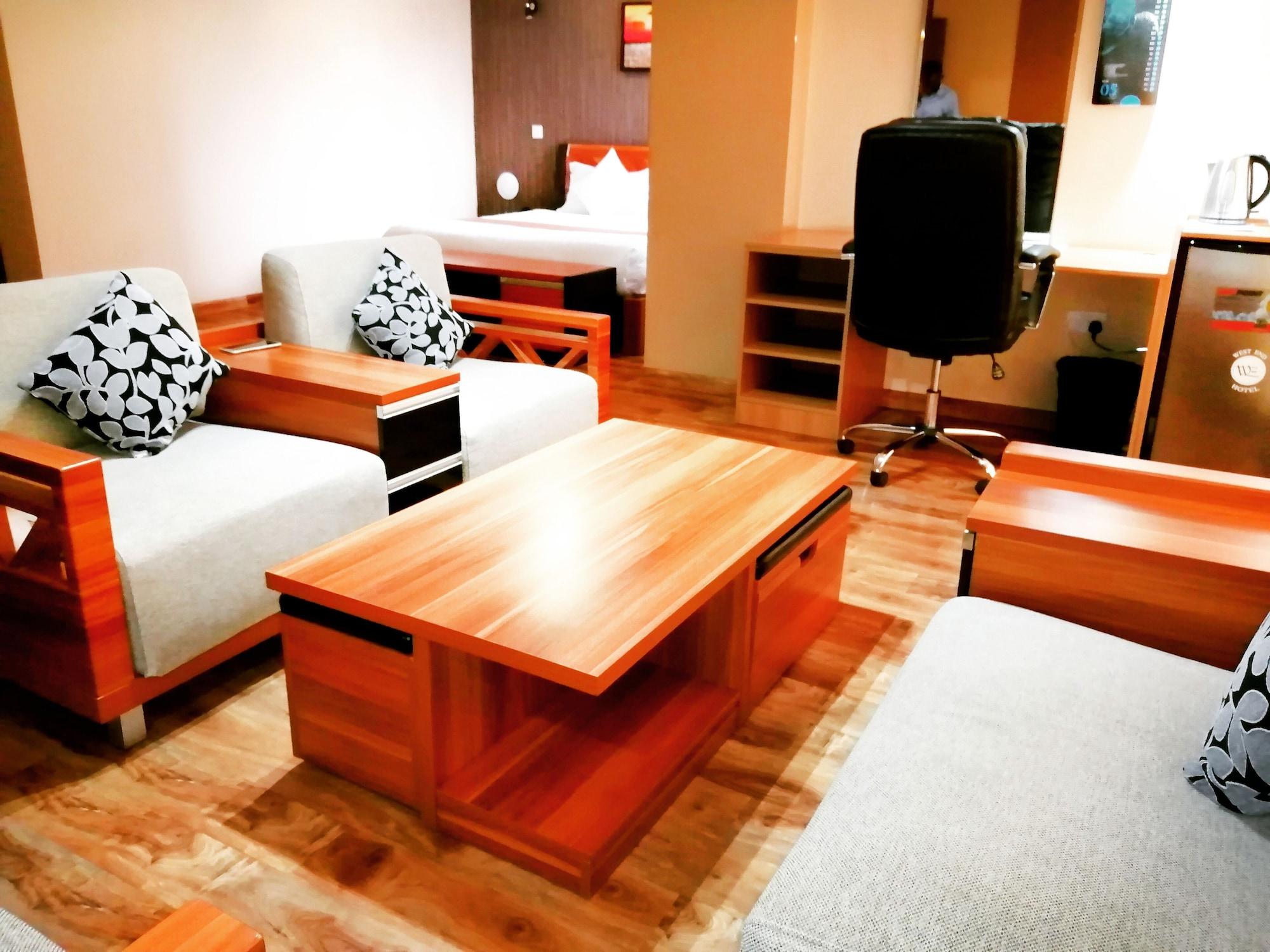 Hotel We And 3*