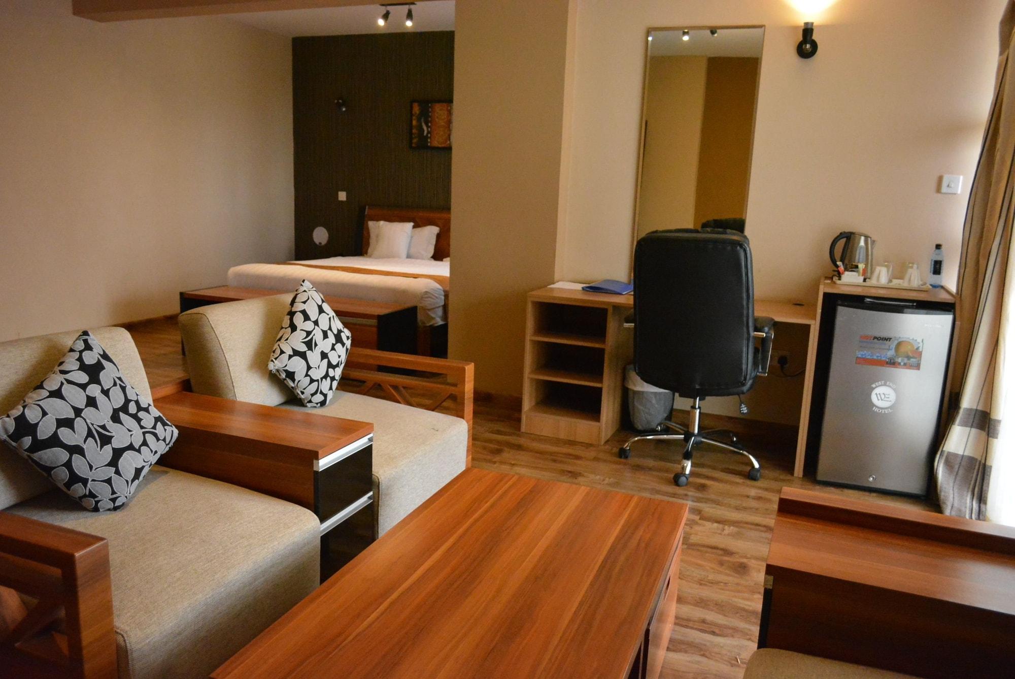 Hotel We And 3*