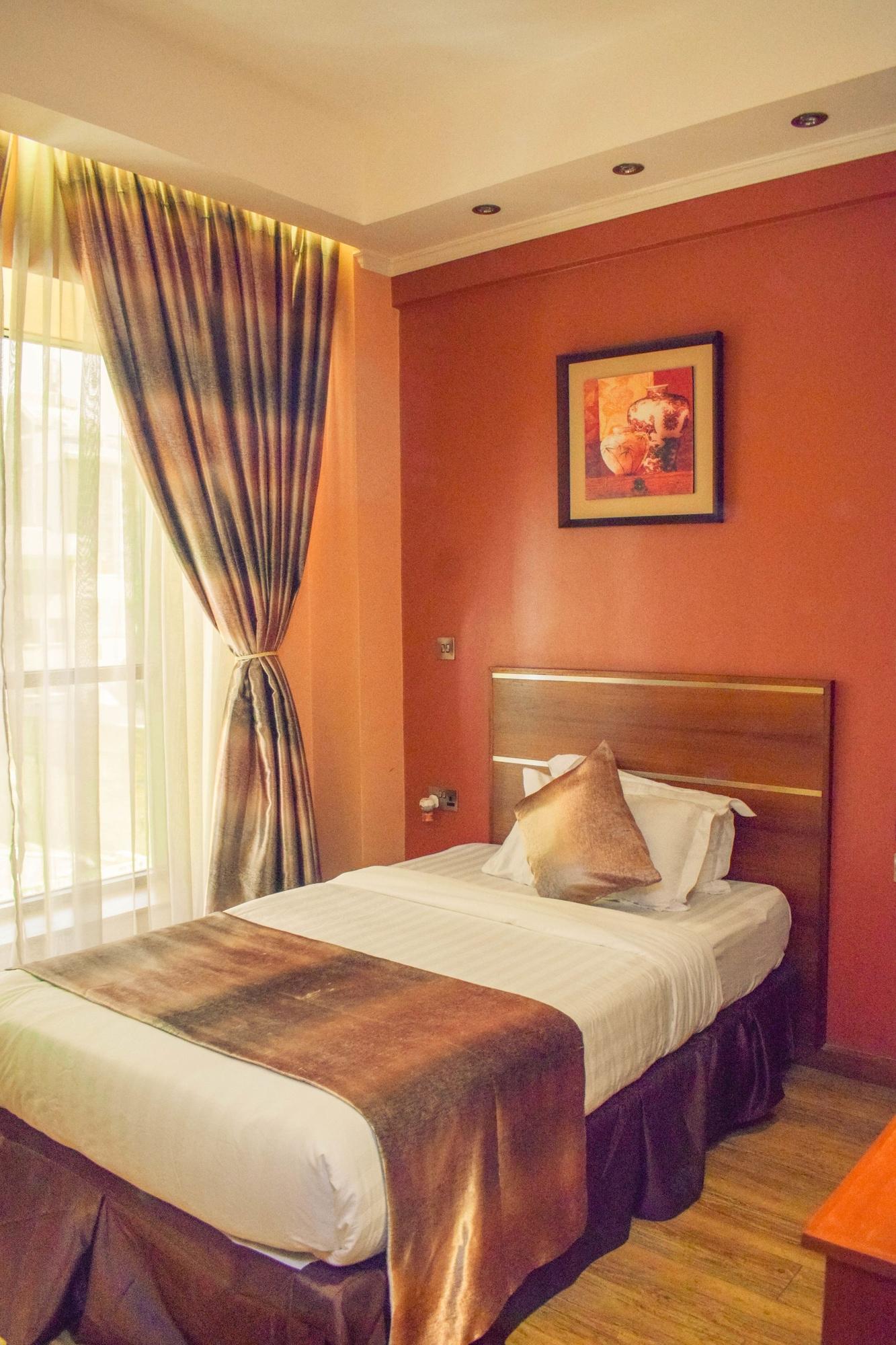 Hotel After 40 3*