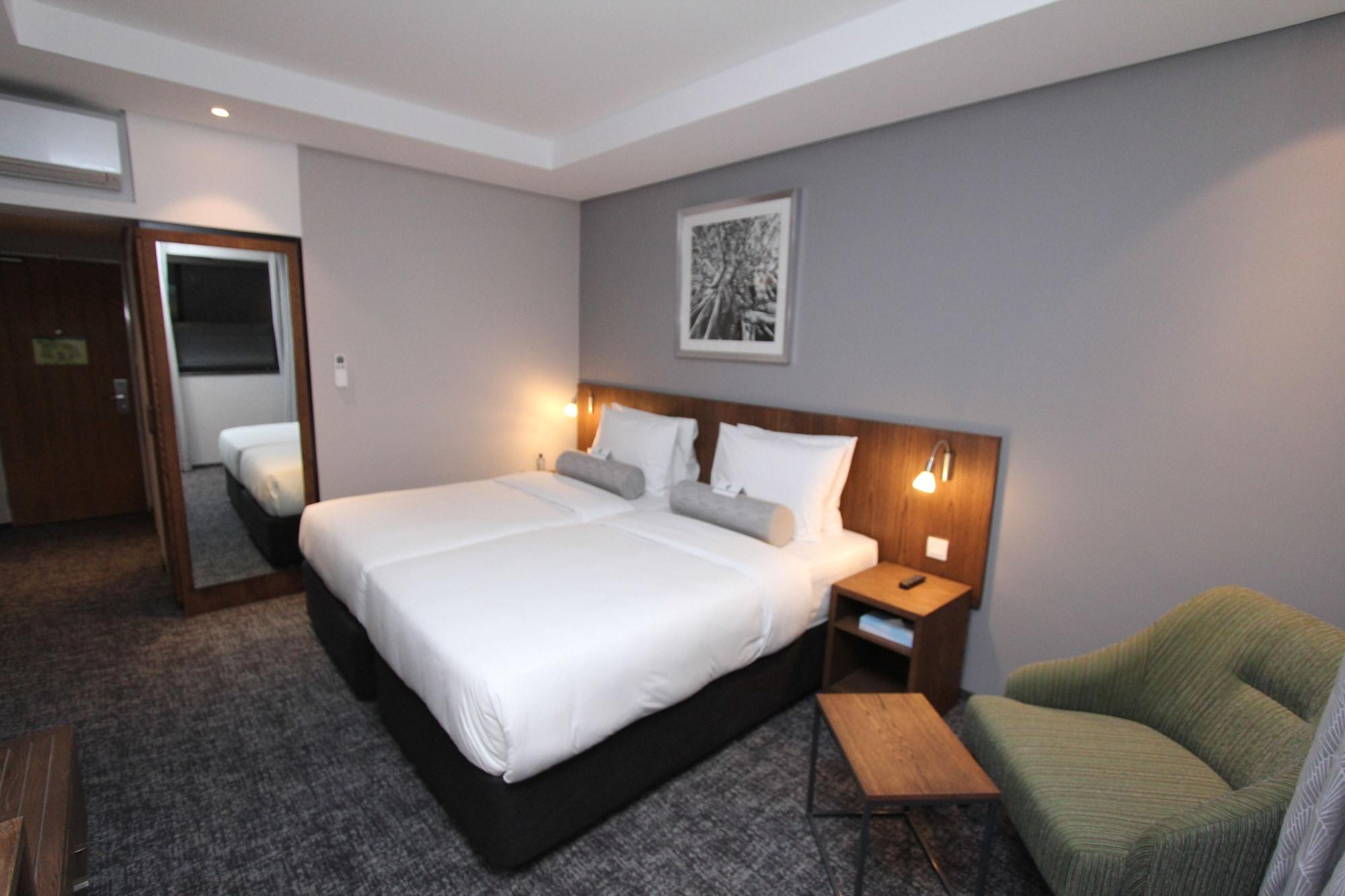 Hotel Two Rivers Mall, An Ihg