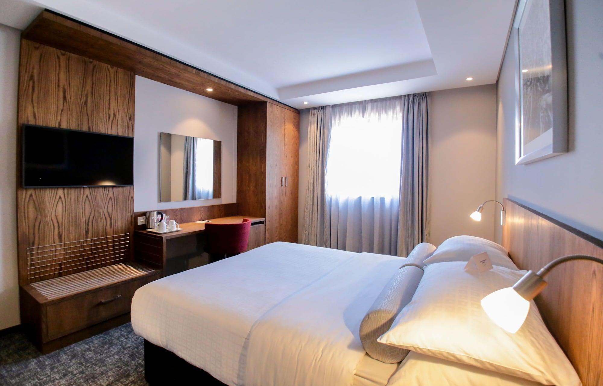 Hotel Two Rivers Mall, An Ihg