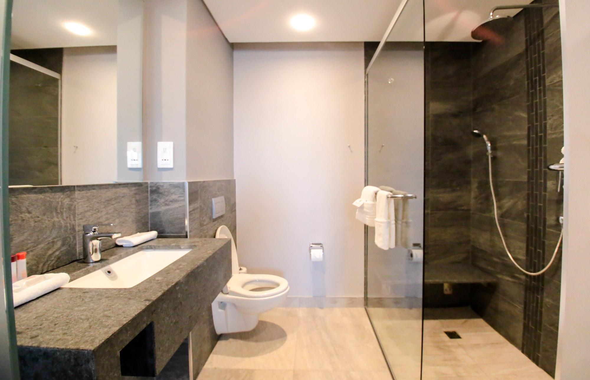 Hotel Two Rivers Mall, An Ihg 4*
