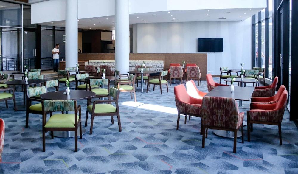 Hotel Two Rivers Mall, An Ihg