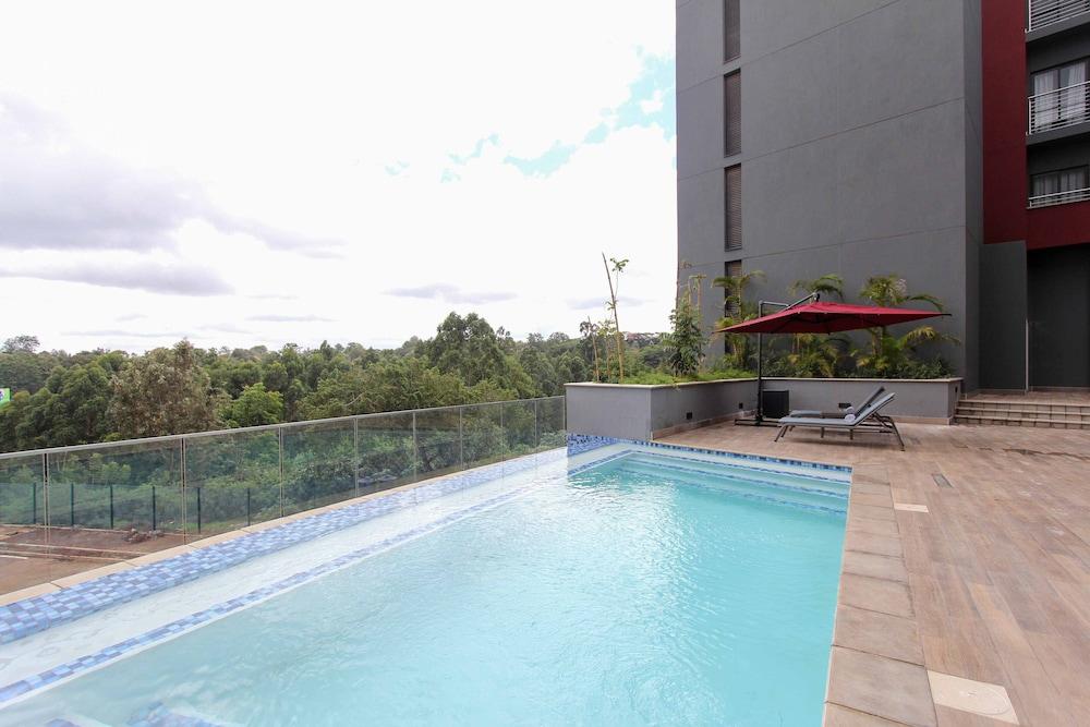 Hotel Two Rivers Mall, An Ihg 4*
