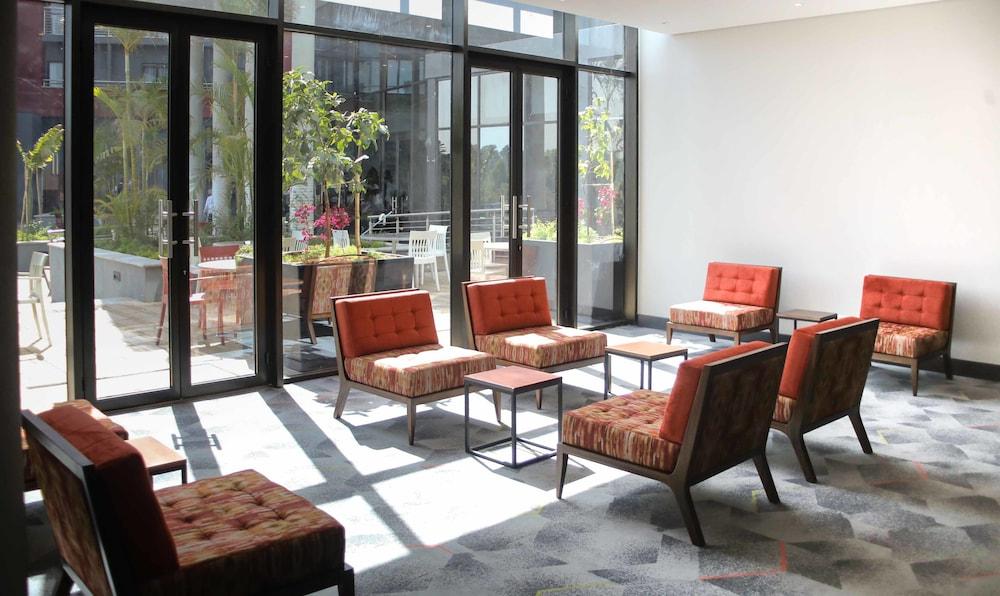 Hotel Two Rivers Mall, An Ihg 4*