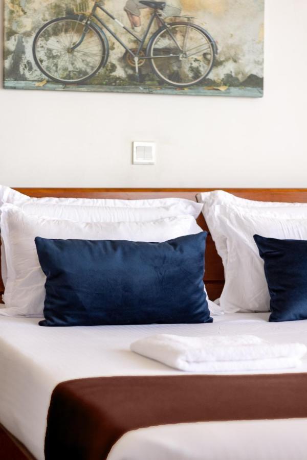 Apartment Kipeo Suites By Homes By Della
