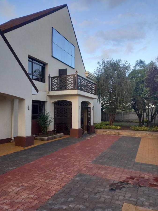 Clemsa House Karen Homestay *