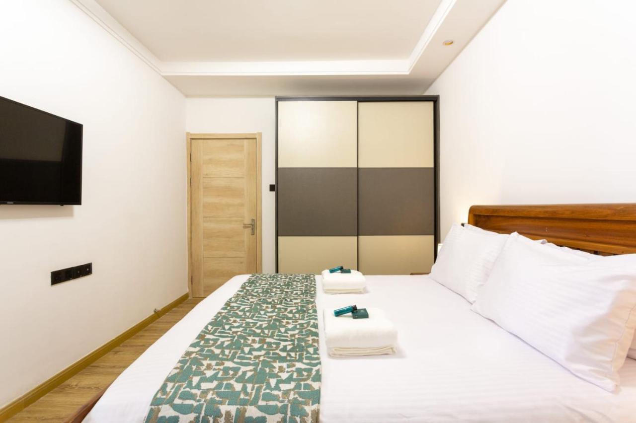 Lux Urban Oasis Apartment