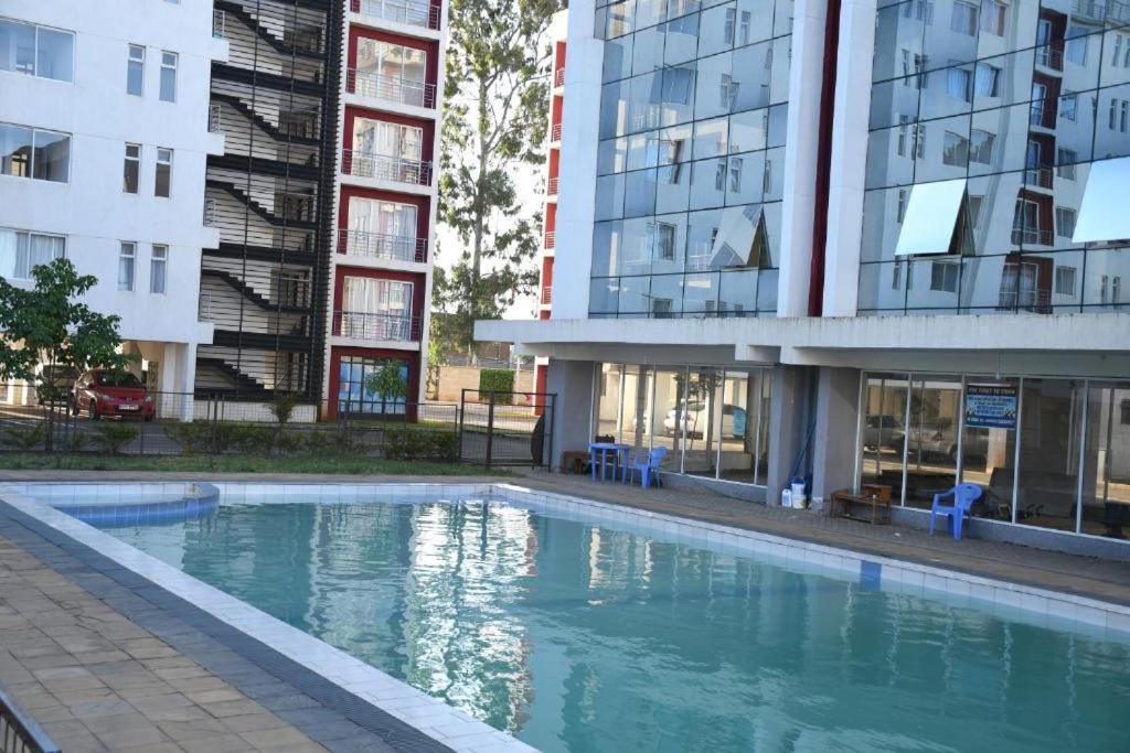 Apartment Delightful Studio,racecourse Gardens With Pool