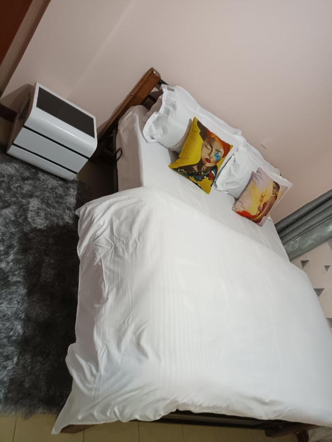 Jj Homes 3 Bedroom @regal Point Apartment