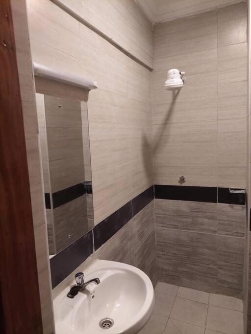 Luxore Comfy Studio Close To The Airport Apartment