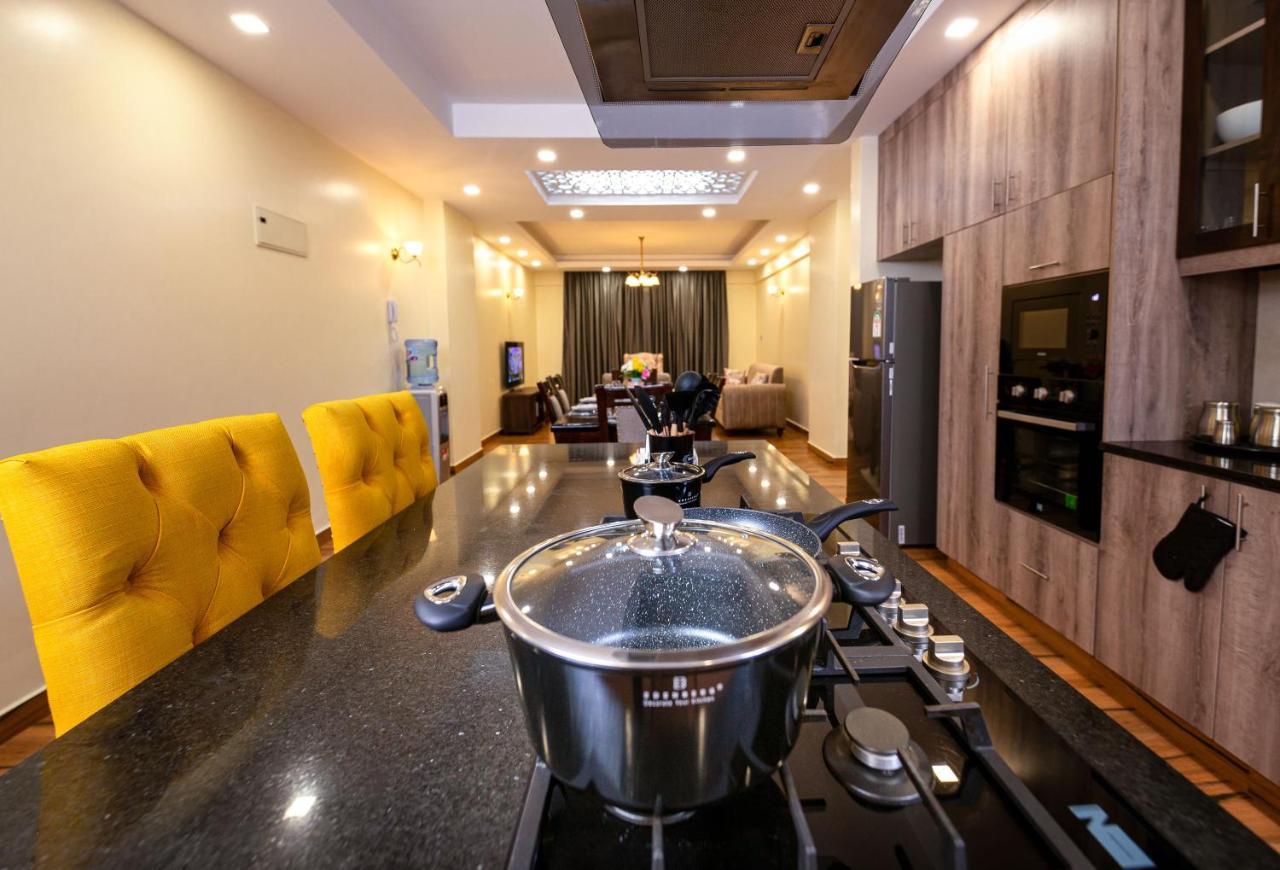 K's Place - Elegant 2 Bedroom With A Pool & Gym Apartment *