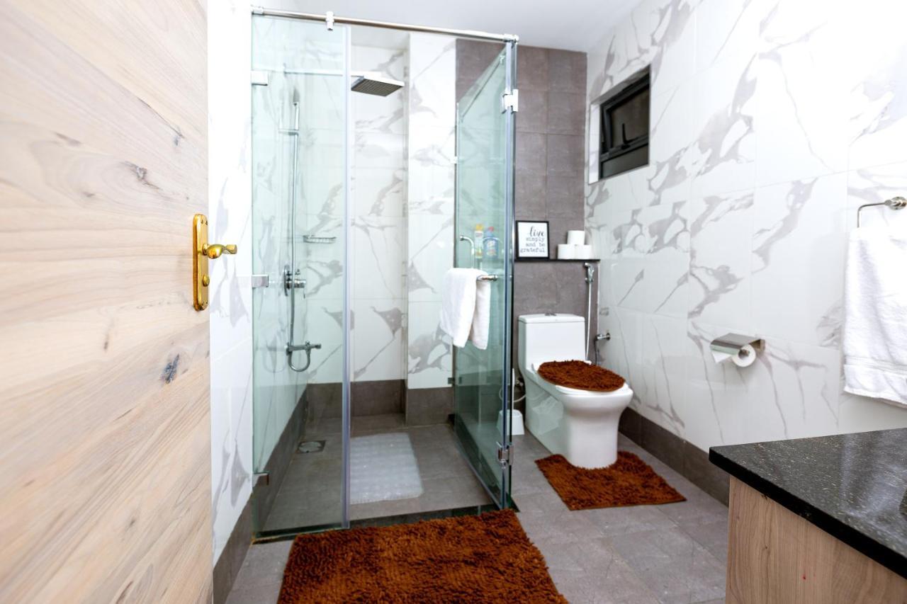 K's Place - Elegant 2 Bedroom With A Pool & Gym Apartment *