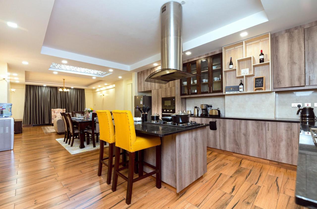 K's Place - Elegant 2 Bedroom With A Pool & Gym *