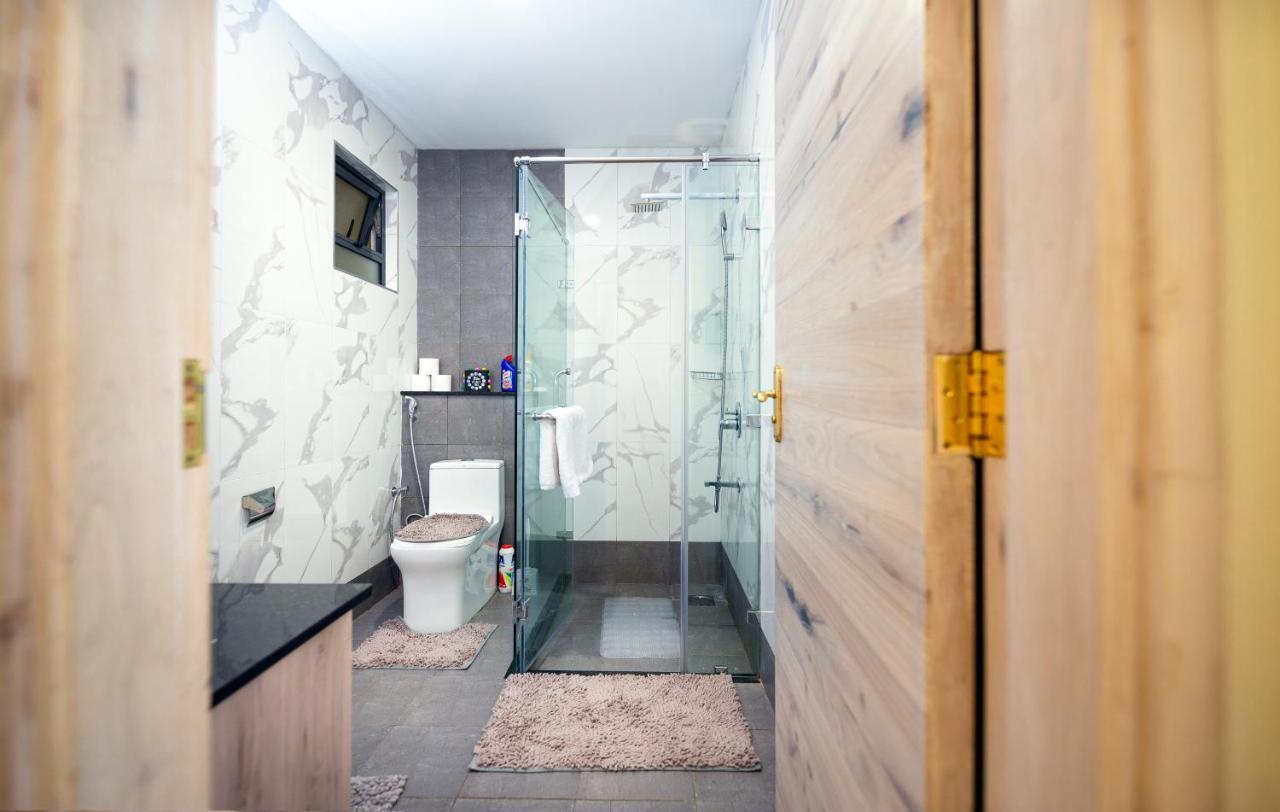 K's Place - Elegant 2 Bedroom With A Pool & Gym Apartment *
