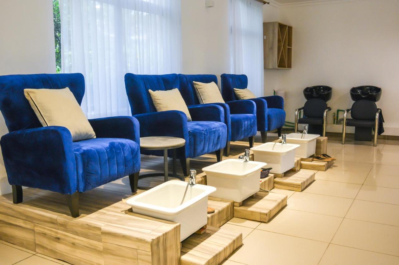 Brickwood Apartments Hotel