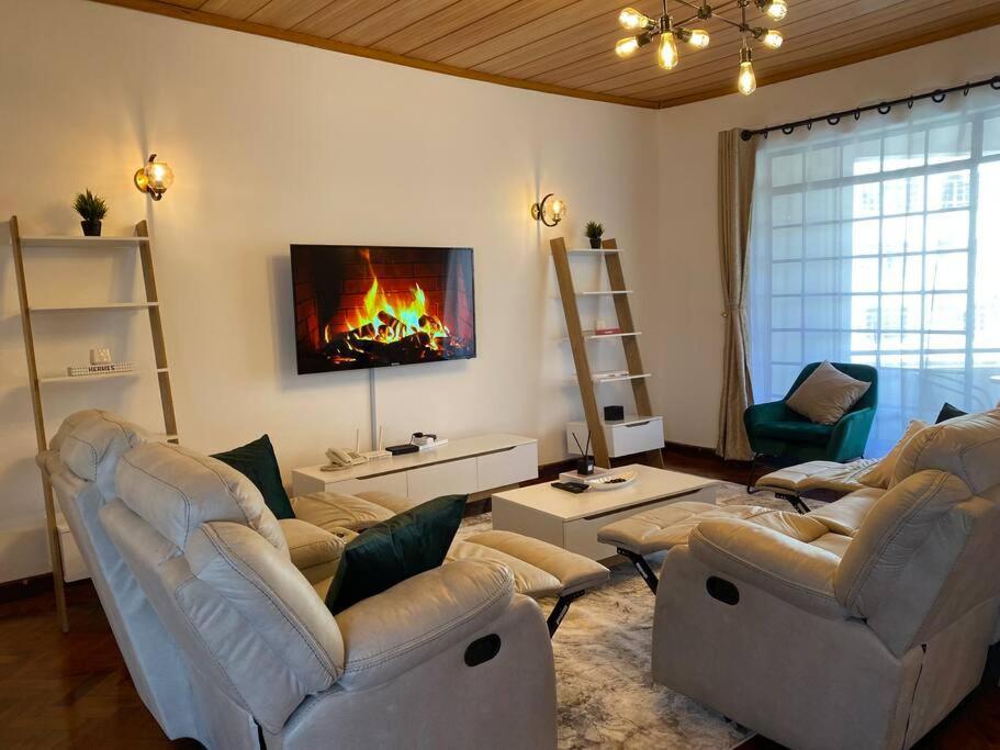 Apartment Lavington's Stylish Retreat-near Malls, Restaurants And *