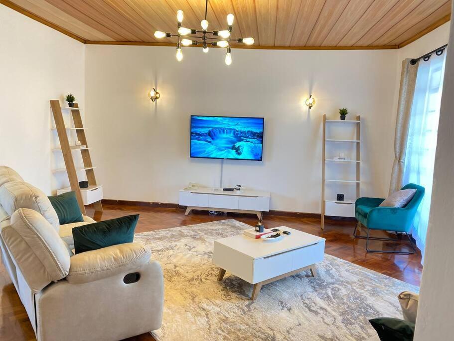 Lavington's Stylish Retreat-near Malls, Restaurants And Apartment