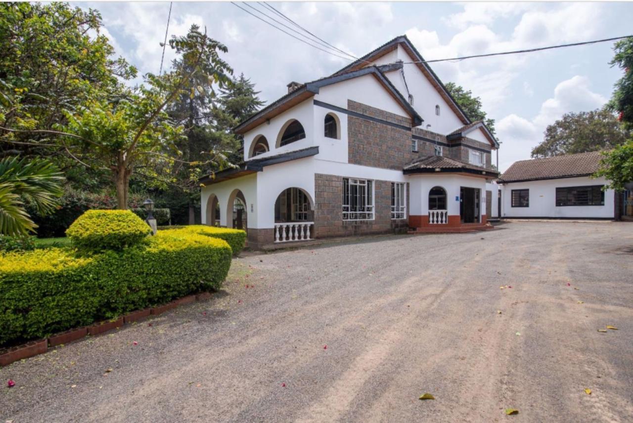 Troy Lodge *