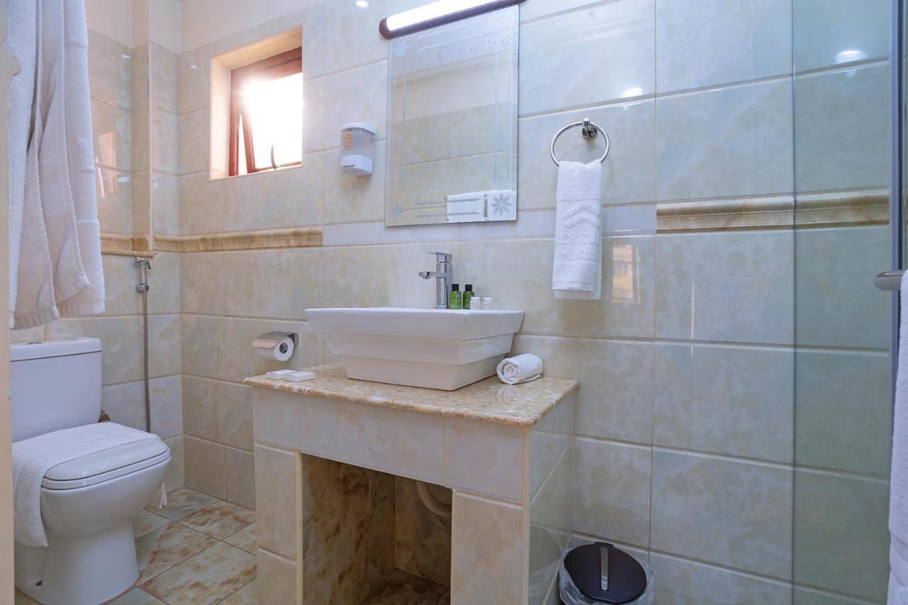 Hotel West Lerruat 4*