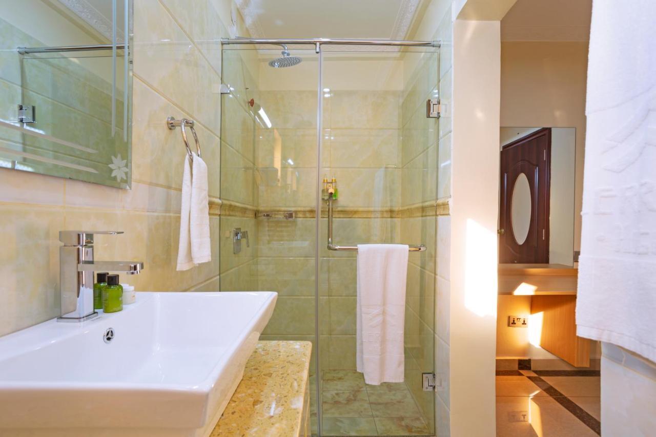 Hotel West Lerruat 4*