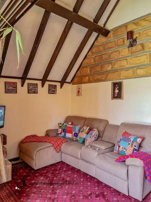 The Annex At 64 : Cozy, Rustic Cottage/treehouse * Nairobi