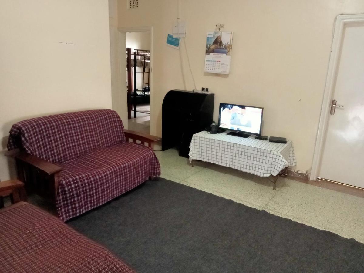 Pinkroses Gardens Hostel *