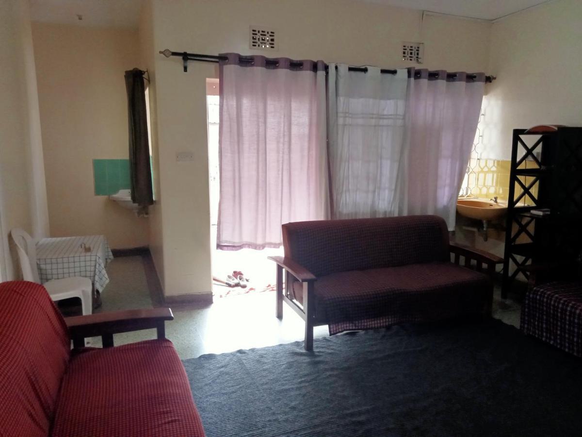 Hostel Pinkroses Gardens *