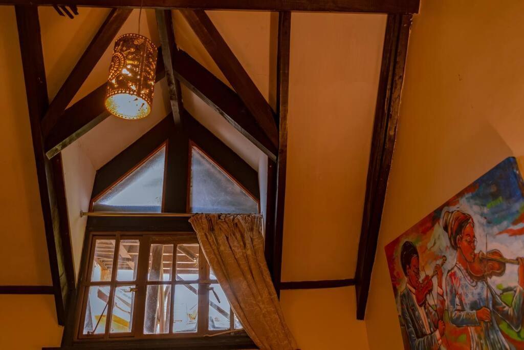 The Annex At 64 : Cozy, Rustic Cottage/treehouse Chalet *
