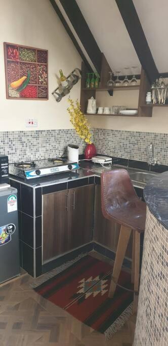 The Annex At 64 : Cozy, Rustic Cottage/treehouse * Nairobi