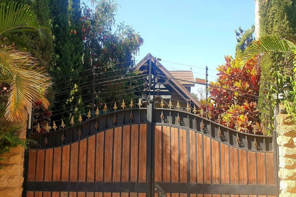 Chalet The Annex At 64 : Cozy, Rustic Cottage/treehouse Nairobi
