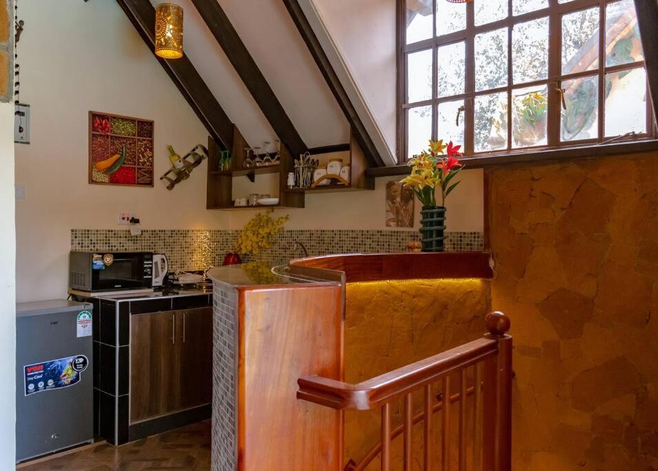 The Annex At 64 : Cozy, Rustic Cottage/treehouse Chalet