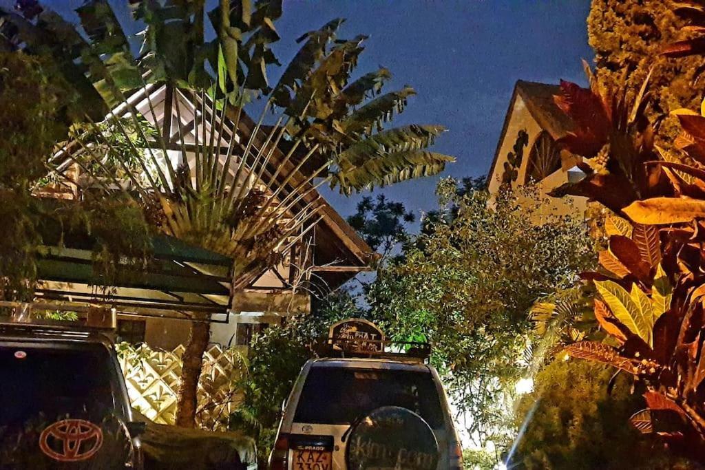 The Annex At 64 : Cozy, Rustic Cottage/treehouse * Nairobi