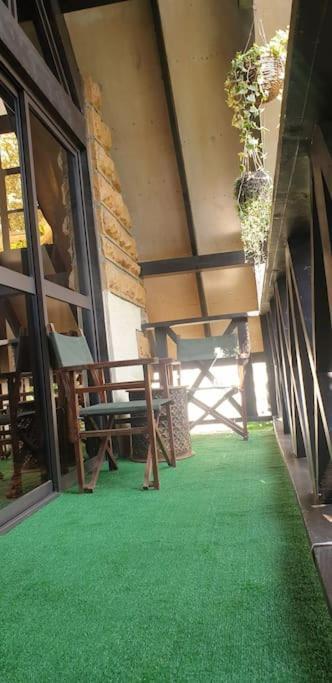 The Annex At 64 : Cozy, Rustic Cottage/treehouse *
