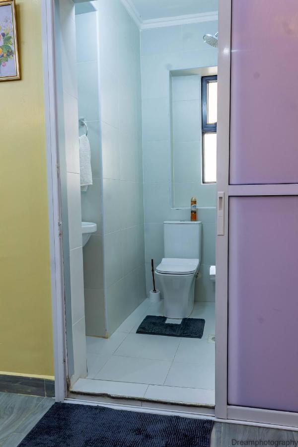 1bedroom Near Yaya, Kilimani, With Washing Machine Apartment Nairobi