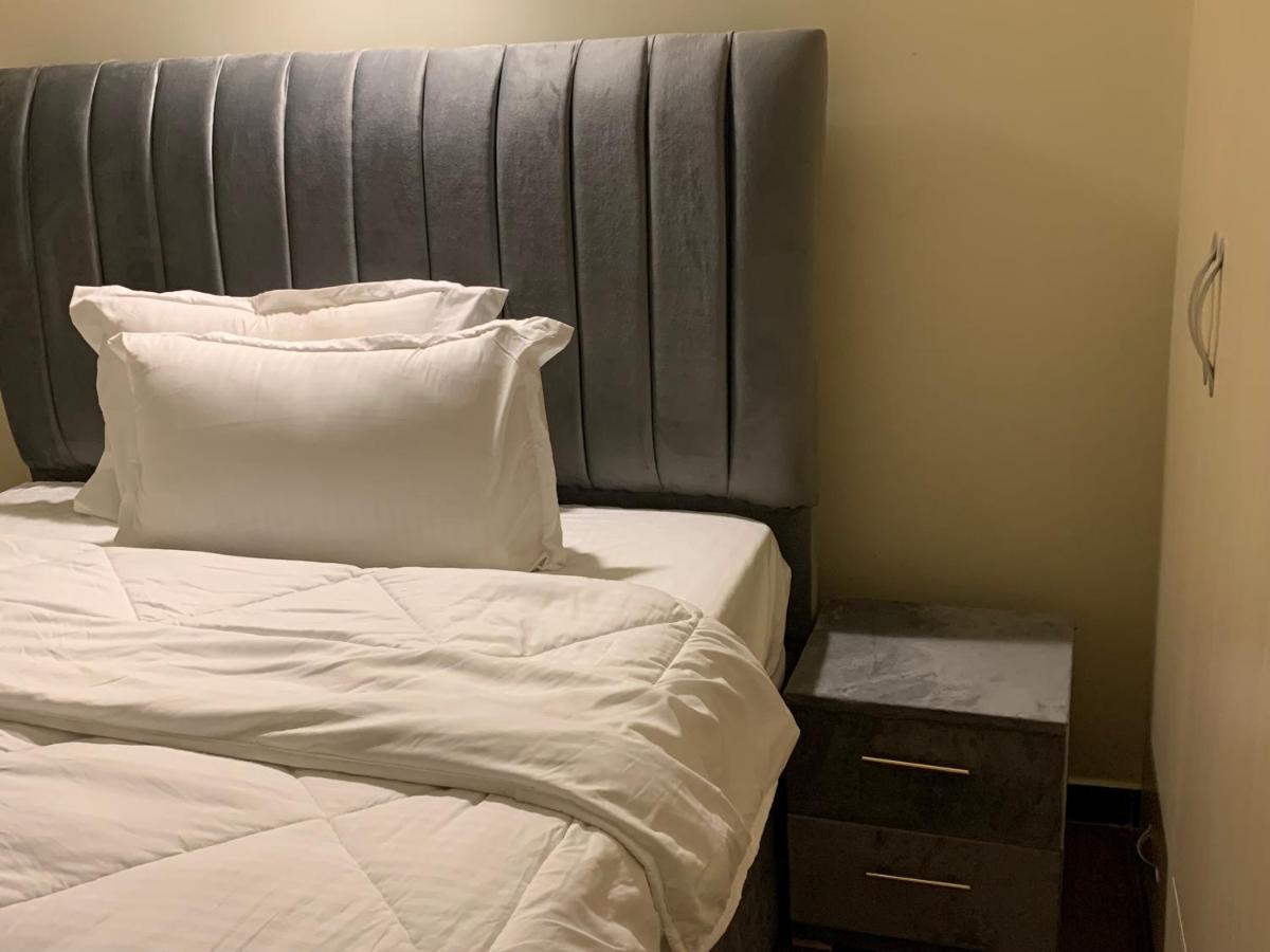 New Luxury Close To State House Apartment