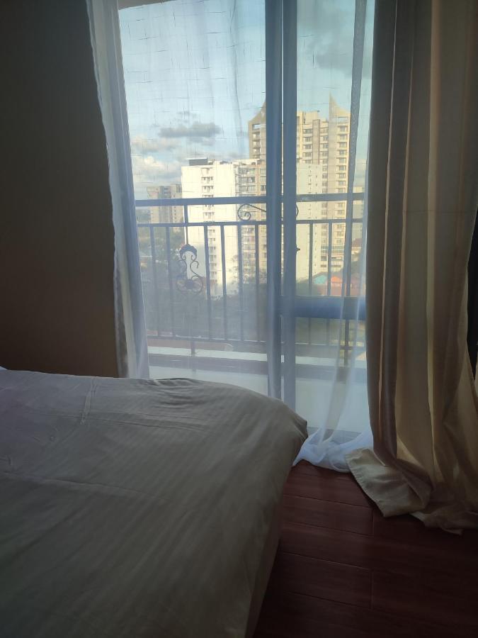 Kilimani Vacation One And Half Bedroom Netflix Near Yaya Centre