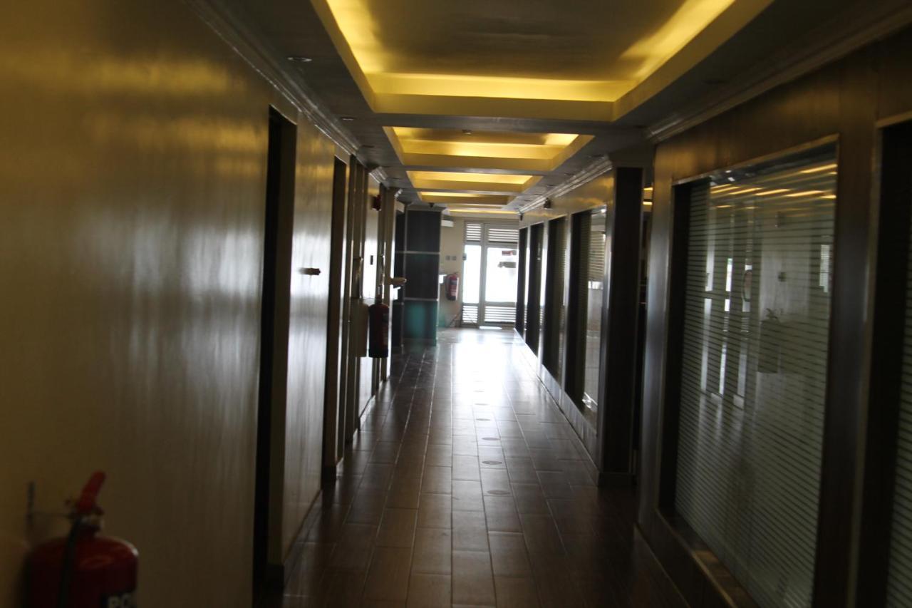 Hotel Airport Landing