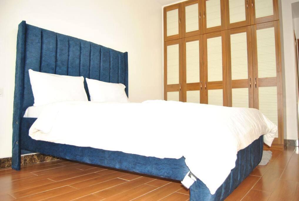 Complete Specious And In - Kilimani Apartment Nairobi