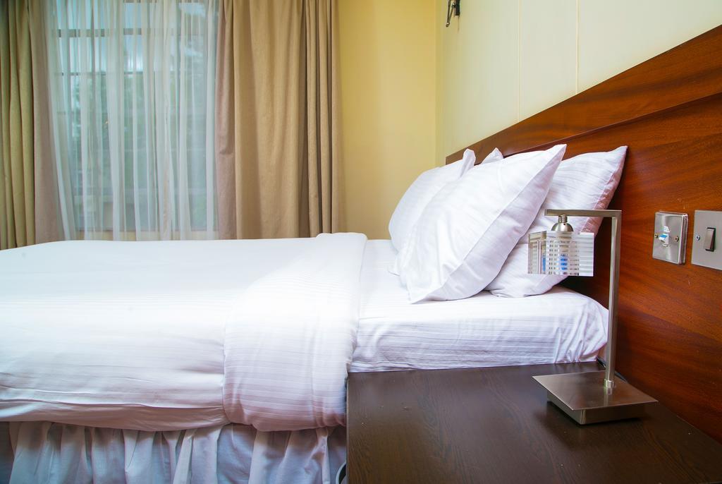 Batians Aparthotel 3*