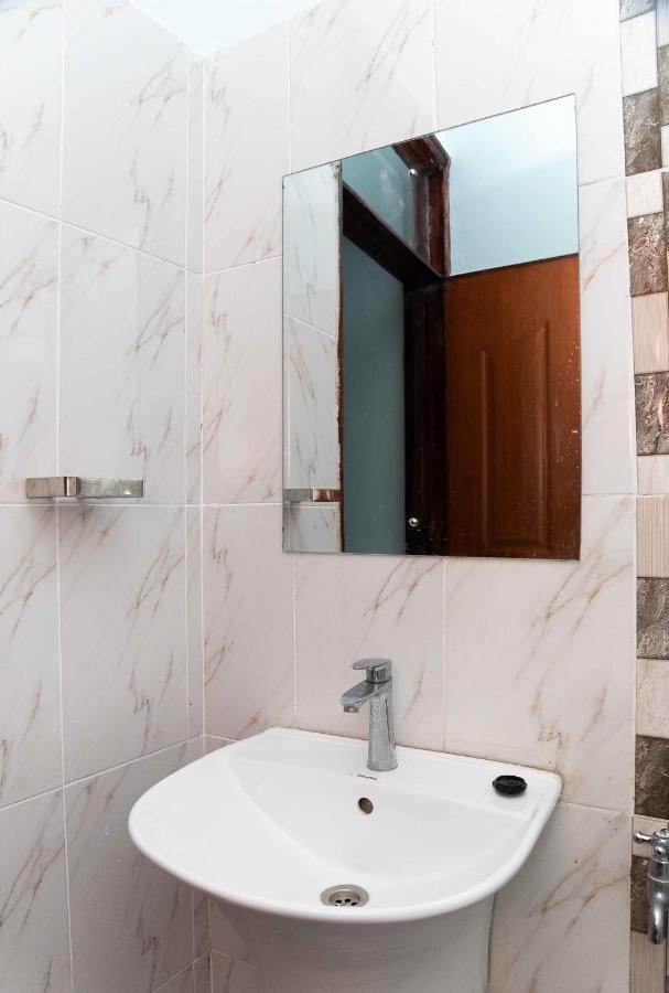 Springstone Executive Rm 15 Apartment *